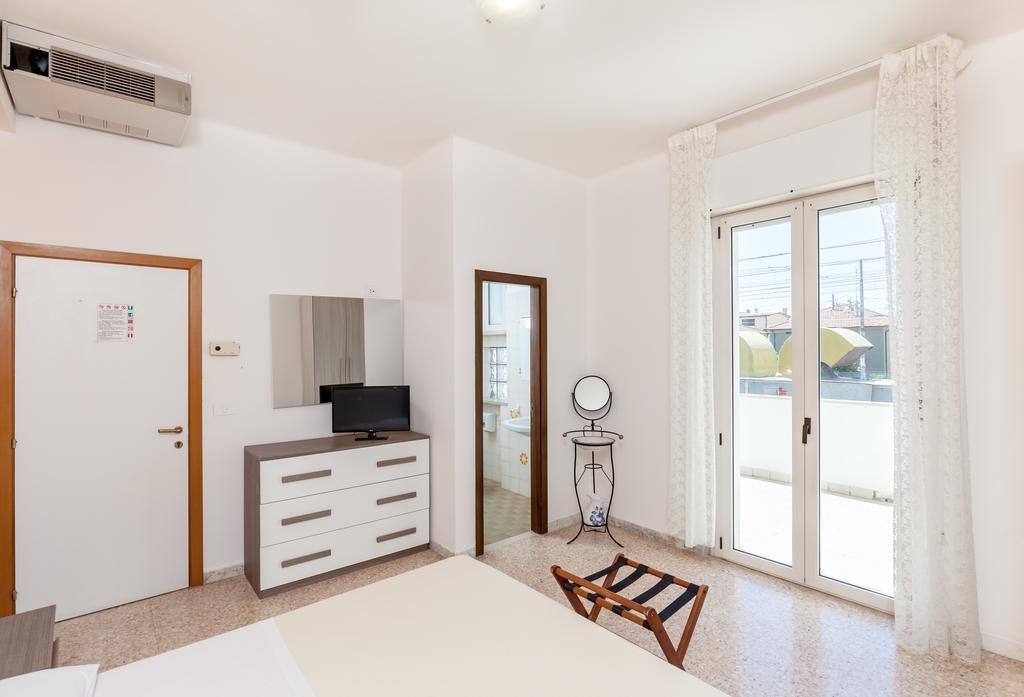 Hotel Chiar Di Luna Senigallia Camera foto