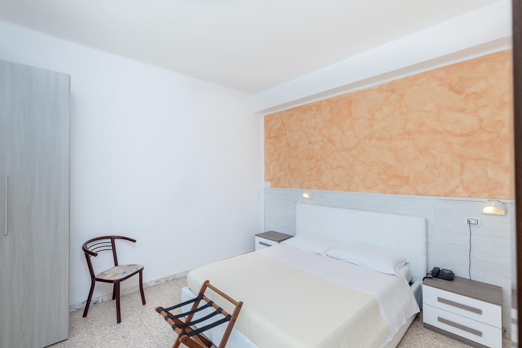 Hotel Chiar Di Luna Senigallia Camera foto