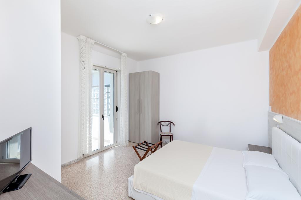 Hotel Chiar Di Luna Senigallia Camera foto