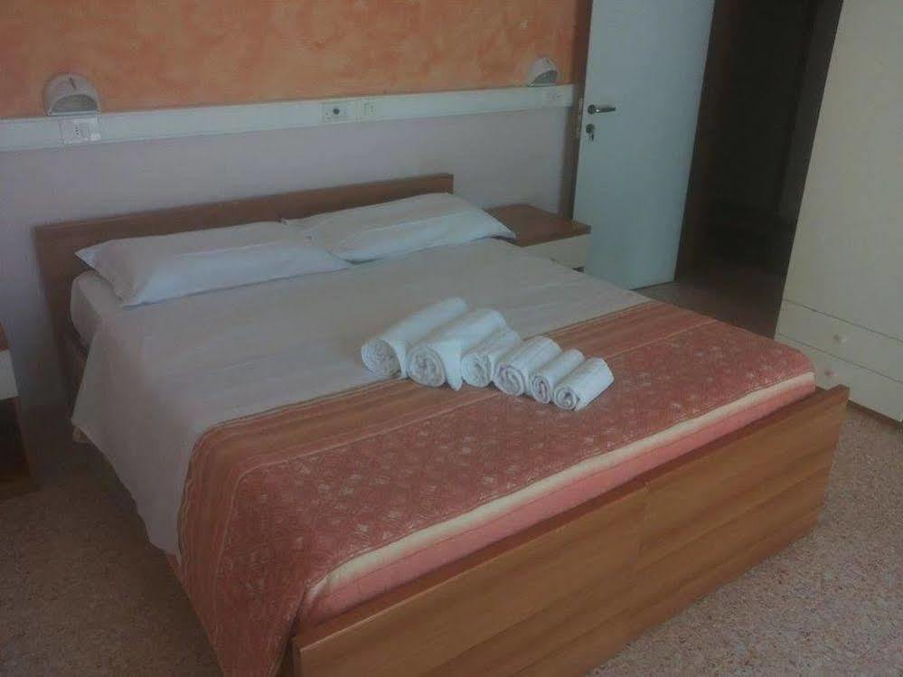 Hotel Chiar Di Luna Senigallia Esterno foto